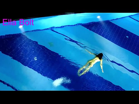 ❤️ Nu mă pot opri din privit, tânără blondă surprinsă înotând goală în piscina stațiunii ELLA BOLT ❤❌ at ro.hentai-menu.ru ❤