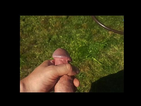 ❤️ O bunăciune fierbinte își face sex cu păsărica roz și ejaculează cu un squirt într-o grădină de vară ❤❌ at ro.hentai-menu.ru ❤