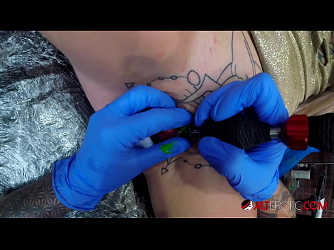 ❤️ Sully Savage, o bunăciune extrem de tatuată, și-a făcut un tatuaj pe clitorisul ei ❤❌ at ro.hentai-menu.ru ❤