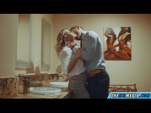 ❤️ Când o blondă cu sânii mari te seduce într-o toaletă publică ❤❌ at ro.hentai-menu.ru ❤